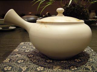 日本茶専門店 道中庵の特製茶器(村田益規) 日本茶専門店 道中庵の特製茶器(村田益規)